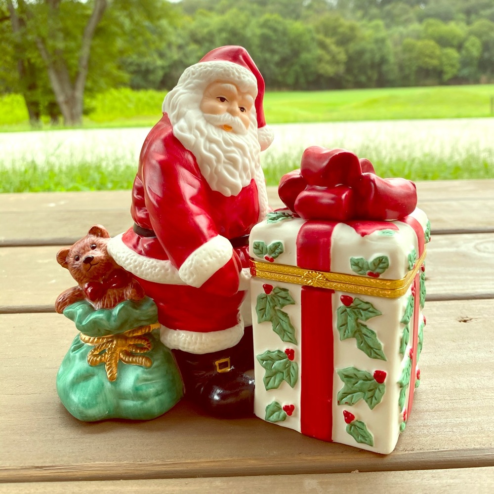Santa with gift tea light holder from 2002